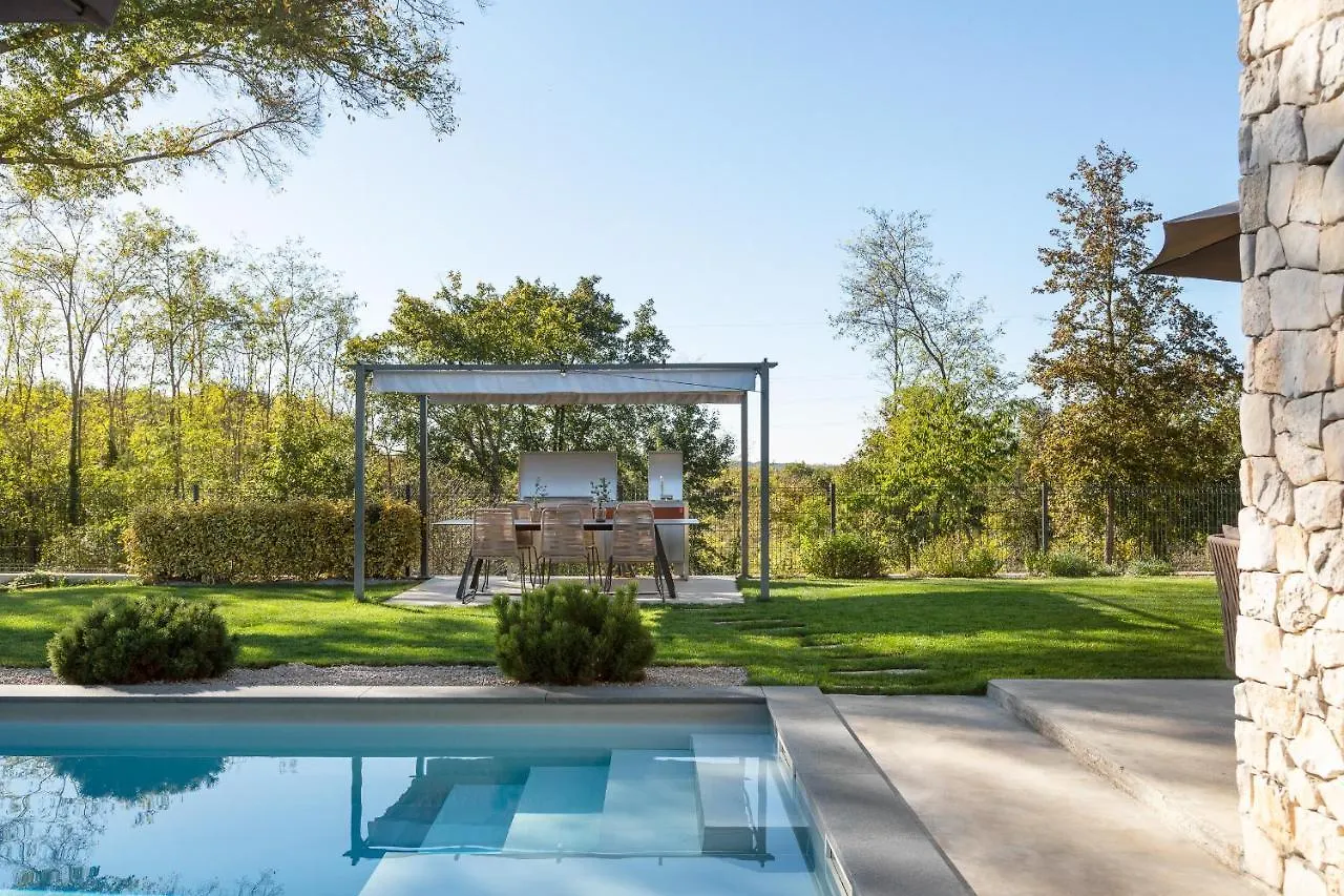 Villa Ulmus Near Motovun For 6 People With Heated Pool & Jacuzzi Karojba 克罗地亚