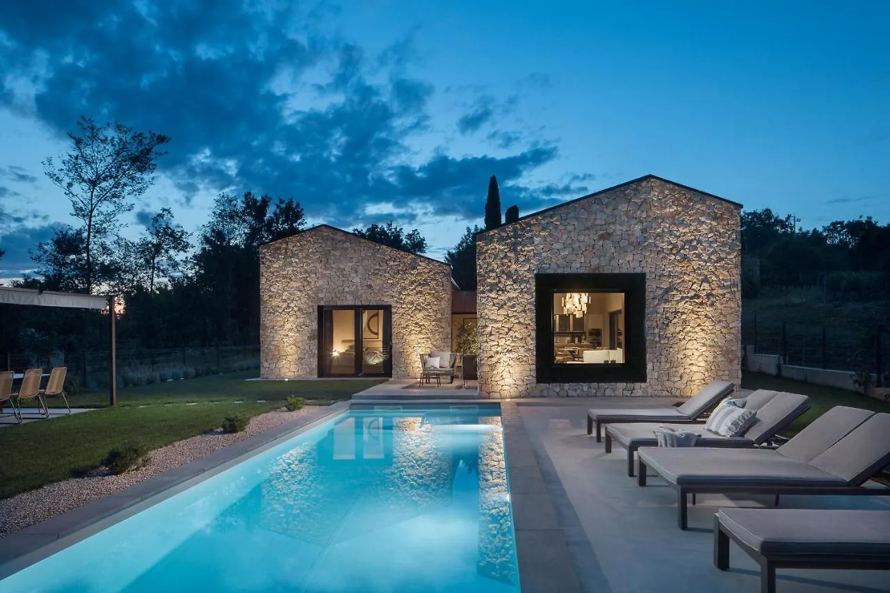 Villa Ulmus Near Motovun For 6 People With Heated Pool & Jacuzzi Karojba 克罗地亚