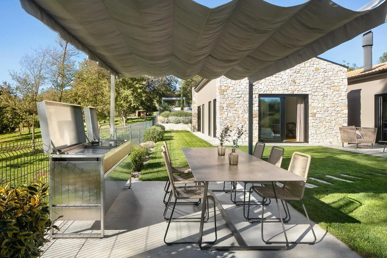 Villa Ulmus Near Motovun For 6 People With Heated Pool & Jacuzzi Karojba