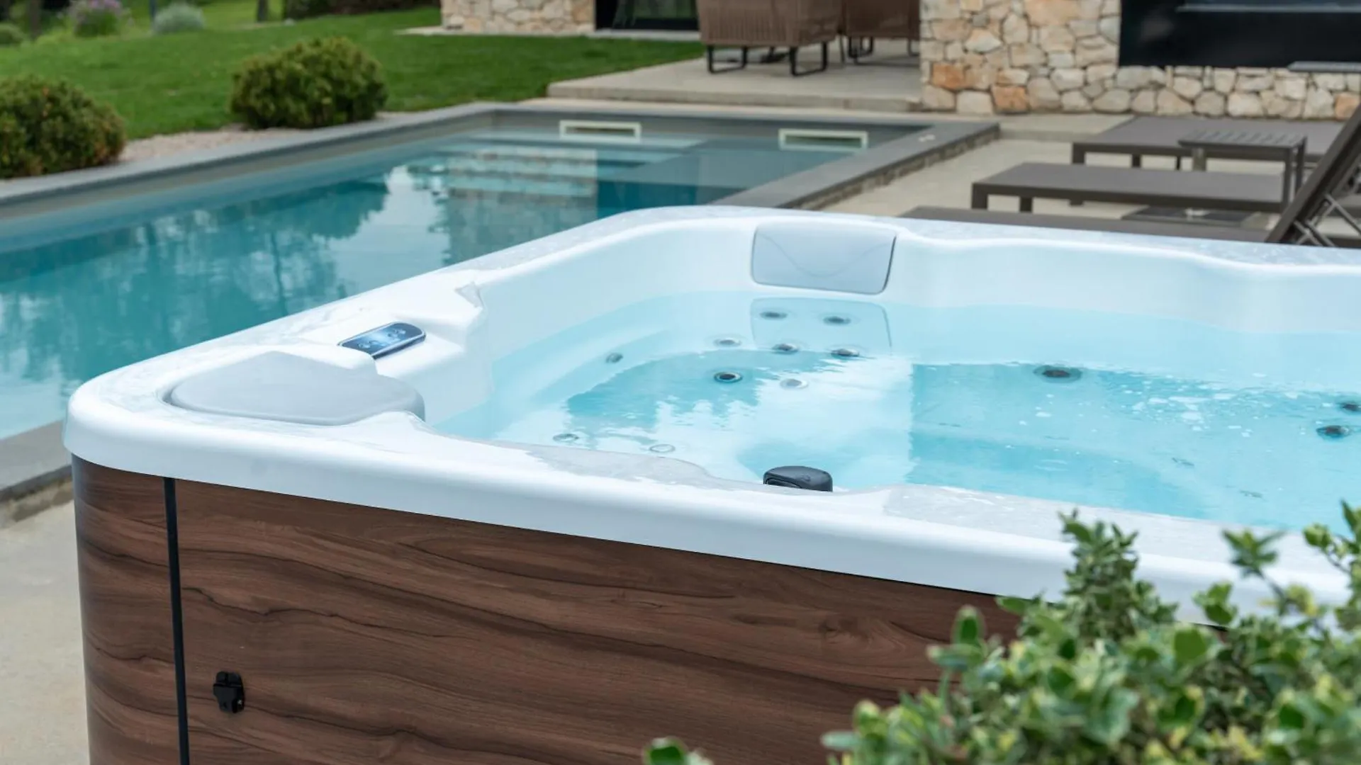 Villa Ulmus Near Motovun For 6 People With Heated Pool & Jacuzzi Karojba